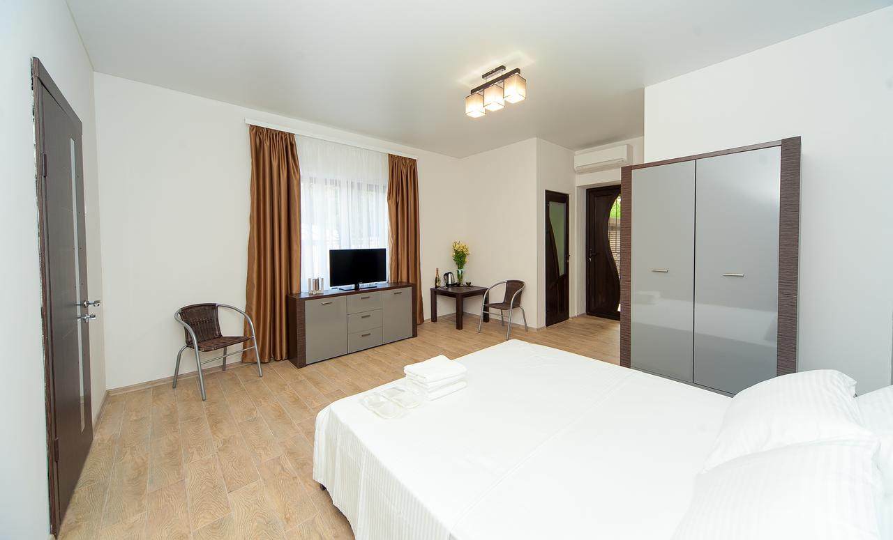 Hotel Fusion Odesa Exterior photo
