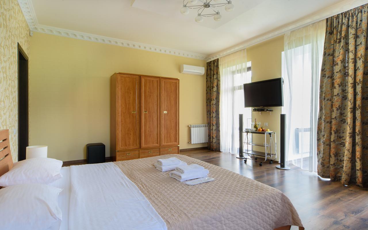 Hotel Fusion Odesa Exterior photo